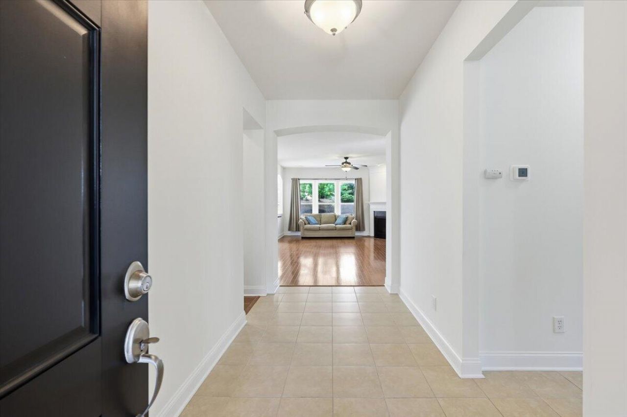 470 Eastern Isle Avenue Photo 4