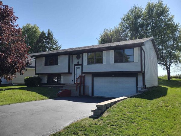 154 NW Columbia Street, POPLAR GROVE, IL 61065
