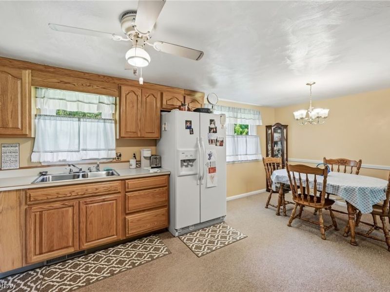 42033 Edward Circle, Columbiana, OH 44408 Photo 2
