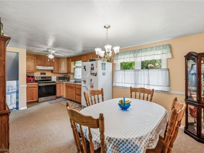 42033 Edward Circle, Columbiana, OH 44408 Photo 5