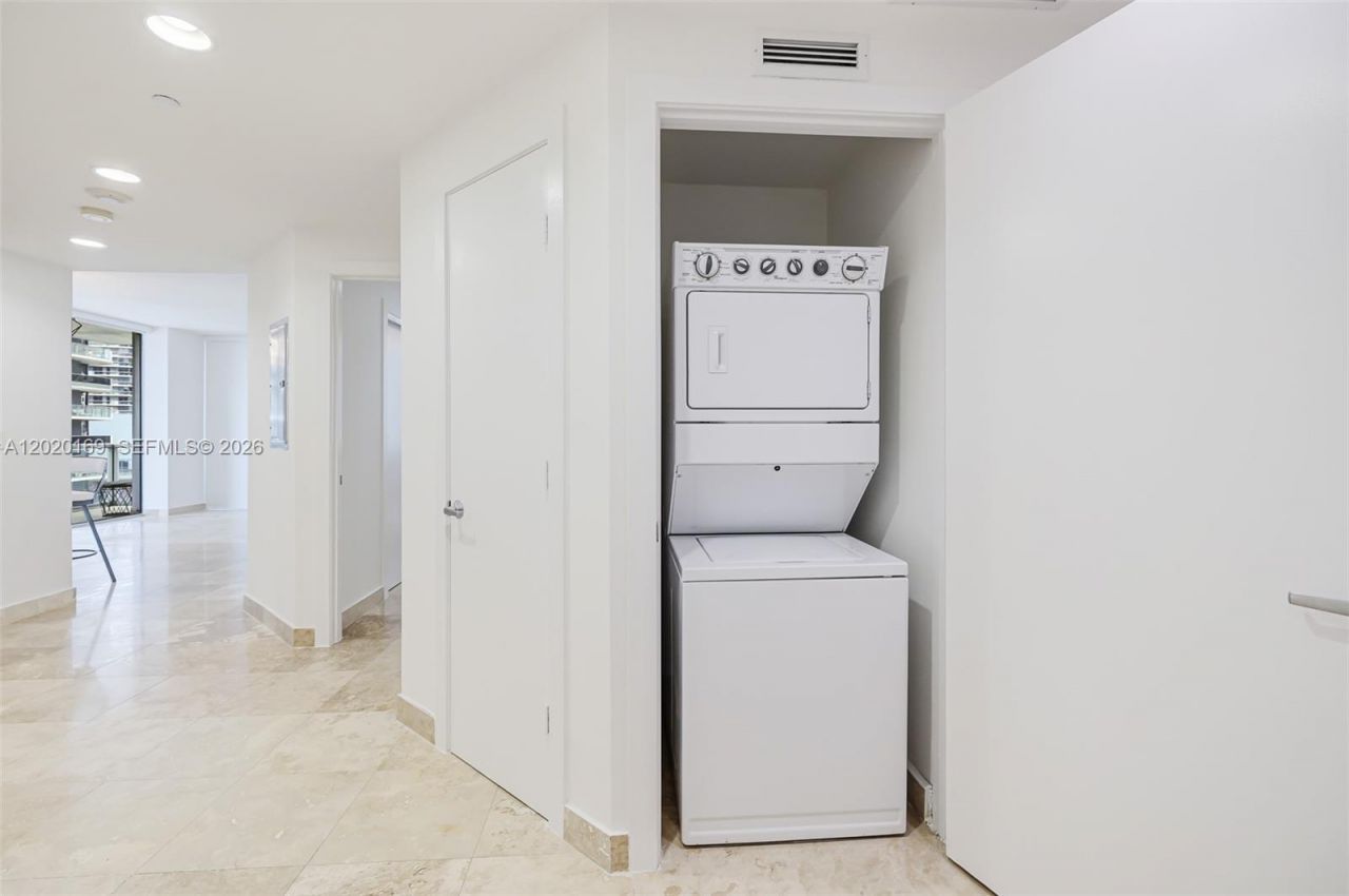 1050 Brickell Ave , Unit 2320, Miami, FL 33131 Photo