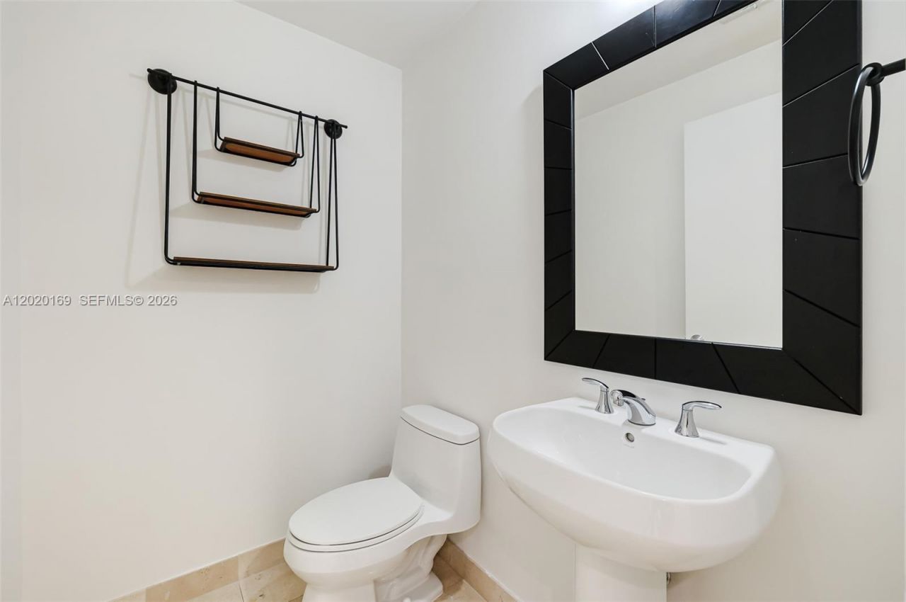 1050 Brickell Ave , Unit 2320, Miami, FL 33131 Photo