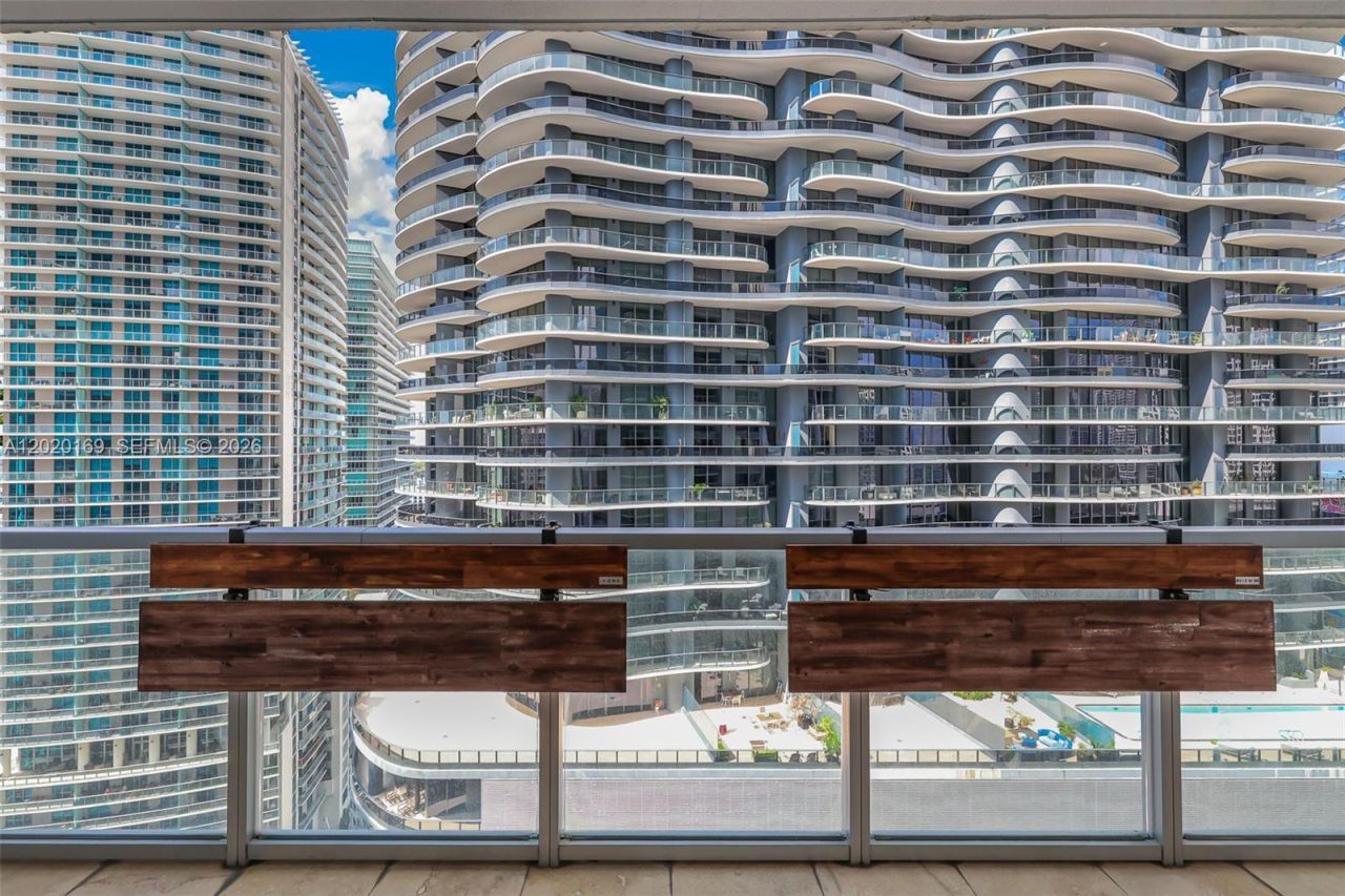 1050 Brickell Ave , Unit 2320, Miami, FL 33131 Photo