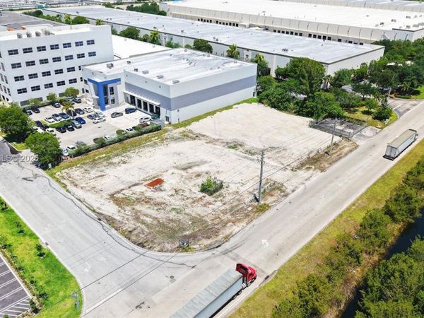 11501 NW 124th St , Medley, FL 33178