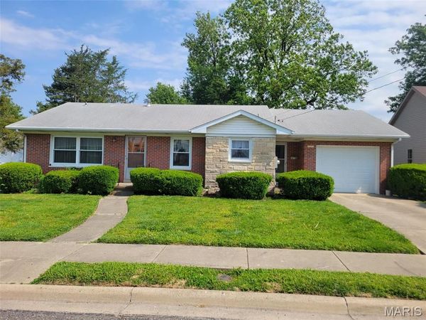 193 E Walnut Street , Nashville, IL 62263