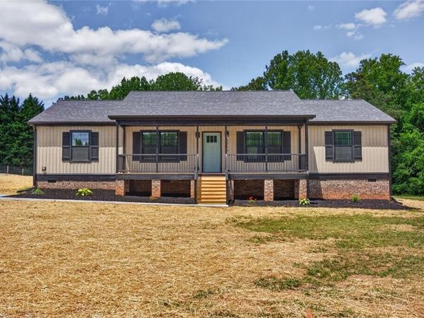 2979 Durant Drive , Winston-Salem, NC 27107