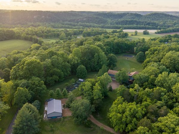 1098 Fred Gibbs Rd , White Bluff, TN 37187
