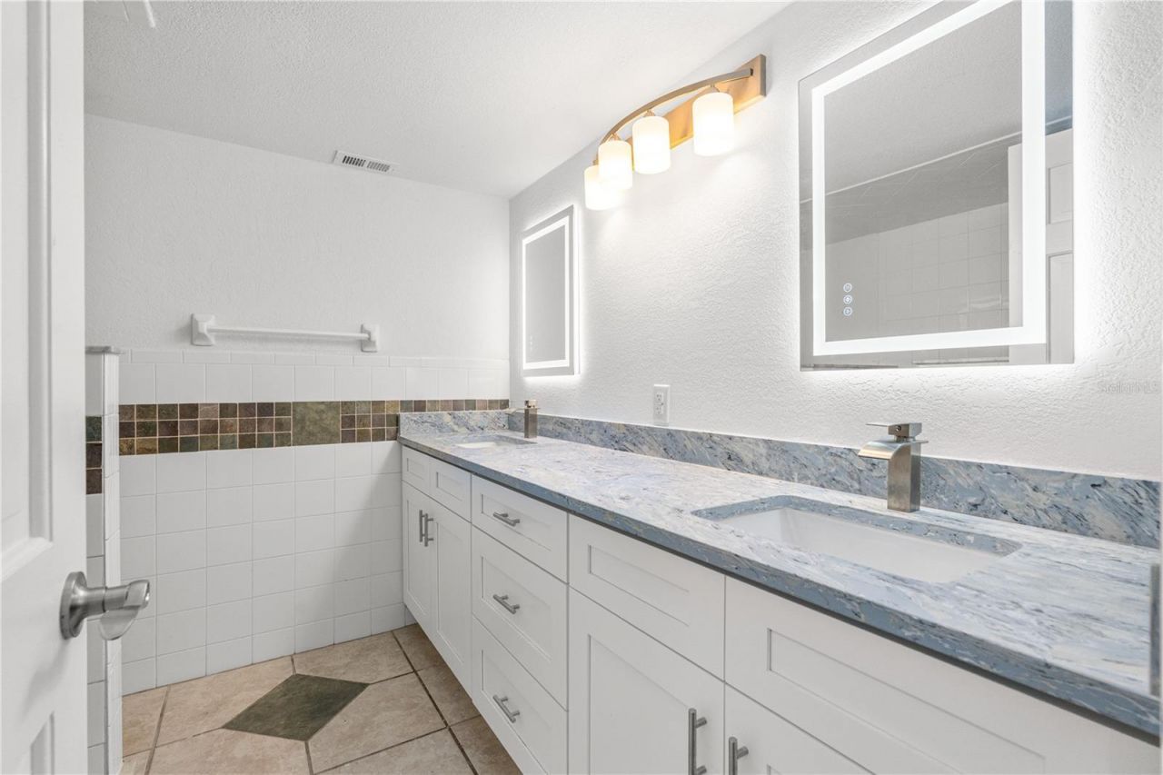 475 E Wisconsin Avenue , Orange City, FL 32763 Photo