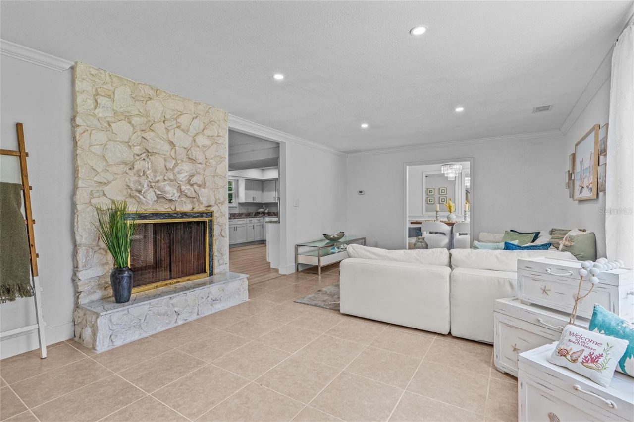 475 E Wisconsin Avenue, Orange City, FL 32763 Photo