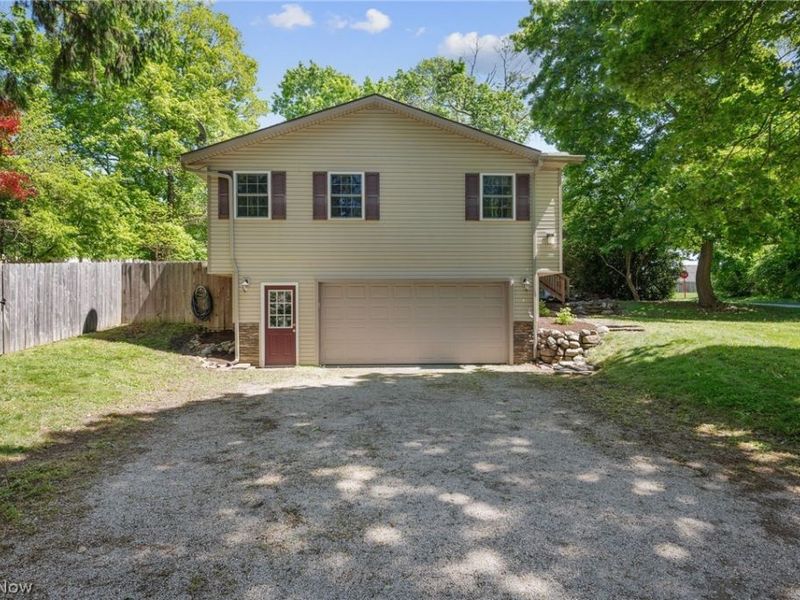 10137 Johnnycake Ridge Road, Concord Township, OH 44077 Photo 2