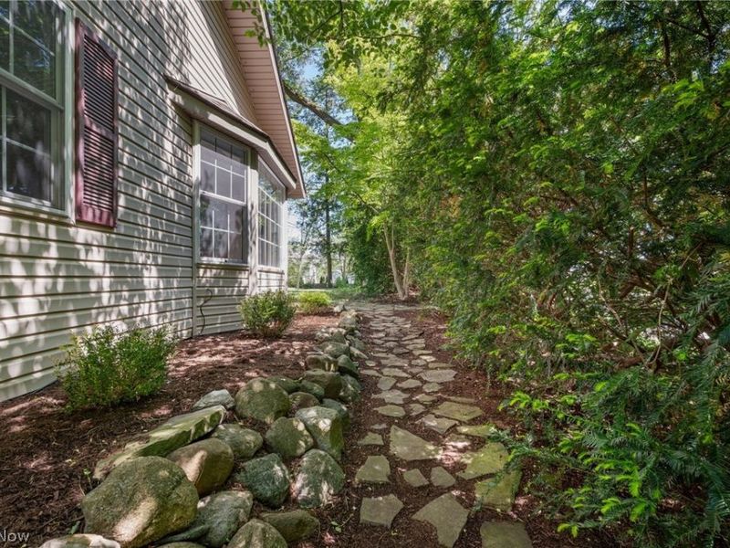 10137 Johnnycake Ridge Road, Concord Township, OH 44077 Photo 5
