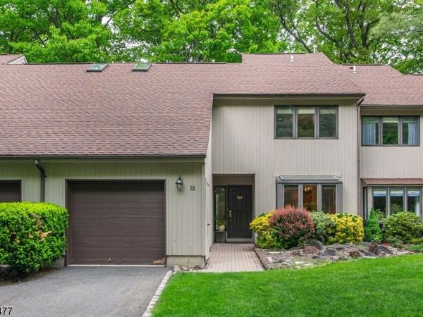 21 Lockley Ct, Mountain Lakes, NJ 07046