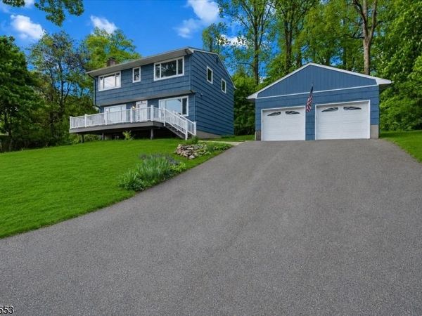 8 Cove Rd, Hopatcong, NJ 07843