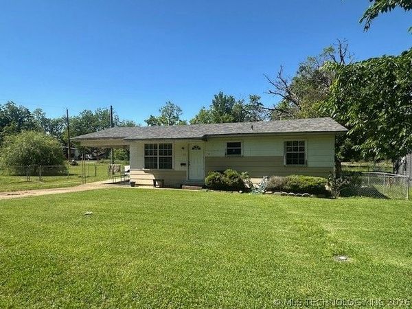 710 W Texas Street , Hugo, OK 74743