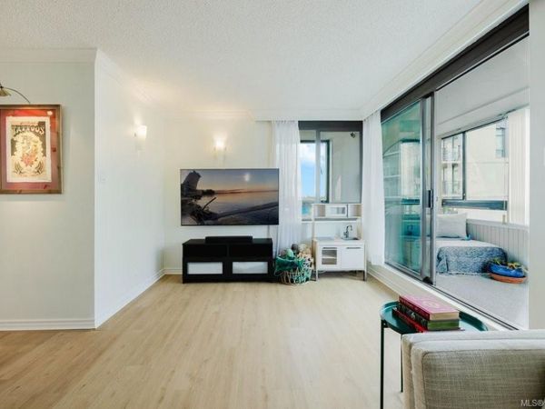 1034 Johnson St, Unit #1004, Victoria, BC V8V 3N7