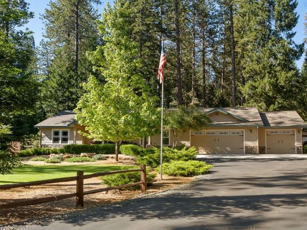 5827 Silverleaf Dr, Foresthill, CA 95631