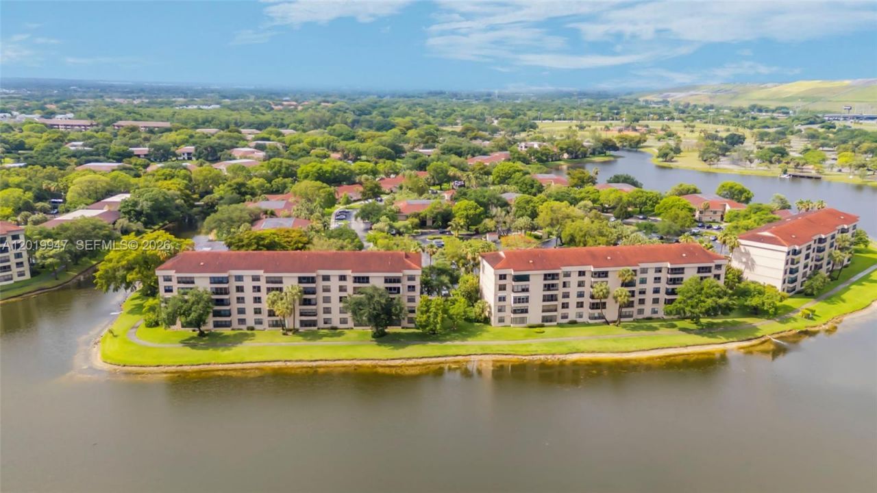 2768 Carambola Cir S, Unit 401, Coconut Creek, FL 33066 Photo