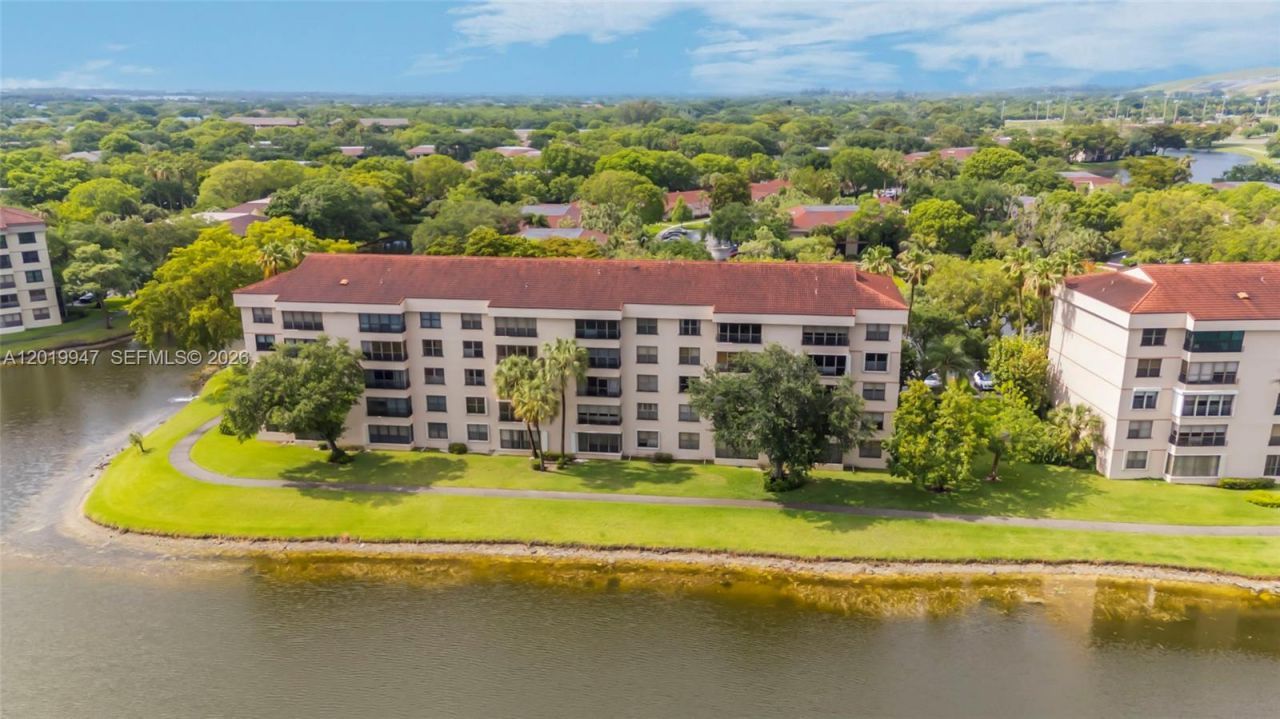 2768 Carambola Cir S, Unit 401, Coconut Creek, FL 33066 Photo