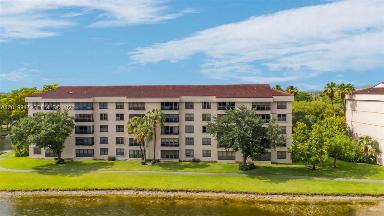 2768 Carambola Cir S, Unit 401, Coconut Creek, FL 33066 Photo