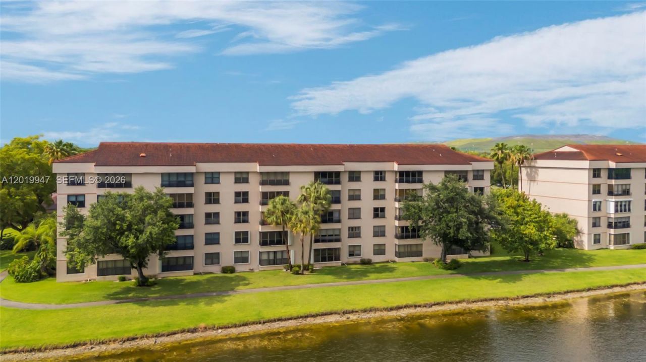 2768 Carambola Cir S, Unit 401, Coconut Creek, FL 33066 Photo