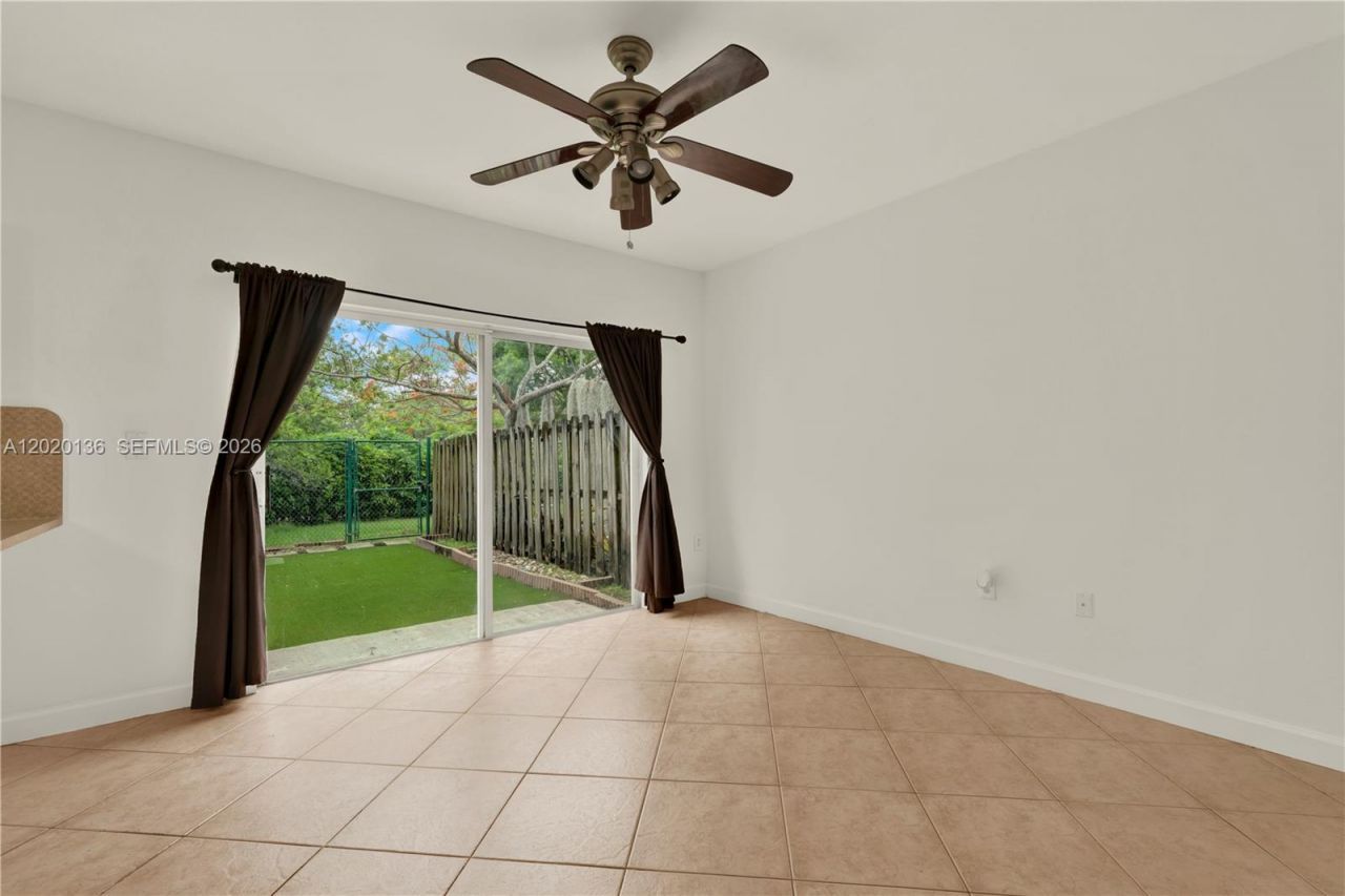 8566 SW 214th Way , Cutler Bay, FL 33189 Photo