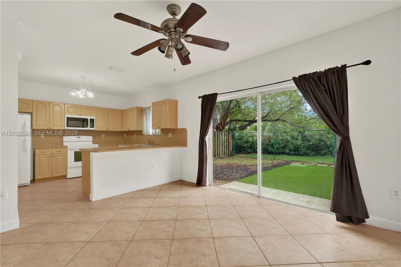 8566 SW 214th Way , Cutler Bay, FL 33189 Photo