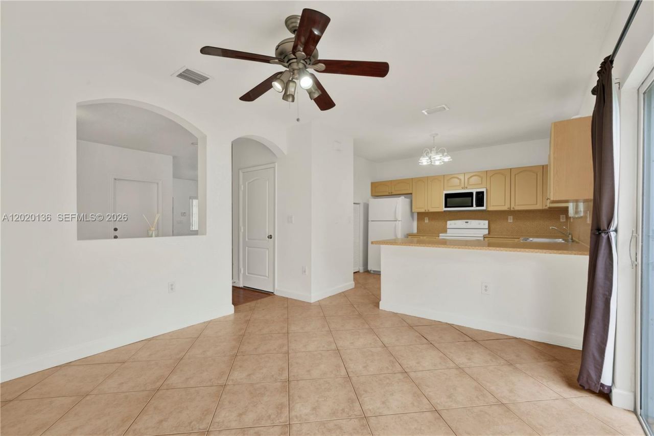 8566 SW 214th Way , Cutler Bay, FL 33189 Photo