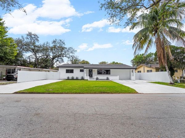 610 NE 164th Ter , Miami, FL 33162