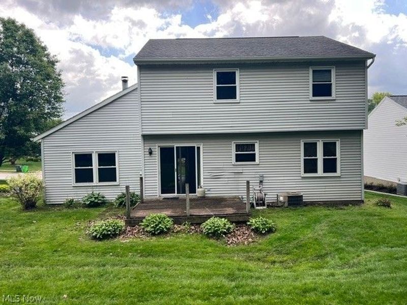 1505 Democracy Drive NW, North Canton, OH 44720 Photo 2