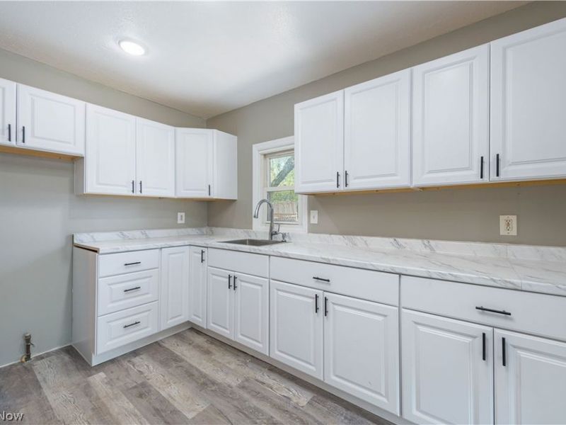 12506 Matherson Avenue, Cleveland, OH 44135 Photo 11