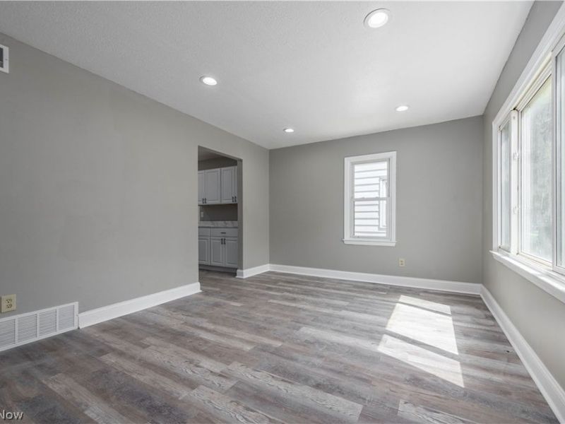 12506 Matherson Avenue, Cleveland, OH 44135 Photo 6