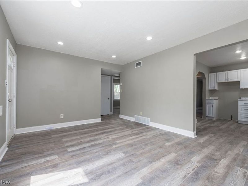 12506 Matherson Avenue, Cleveland, OH 44135 Photo 8
