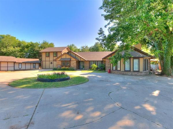 35 McKenzie Drive, Chickasha, OK 73018