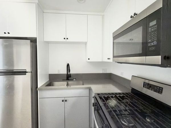 1/2 Crenshaw Boulevard , Unit 3, Los Angeles, CA 90019