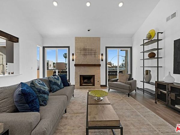 723 Westmount Drive, Unit 305, West Hollywood, CA 90069