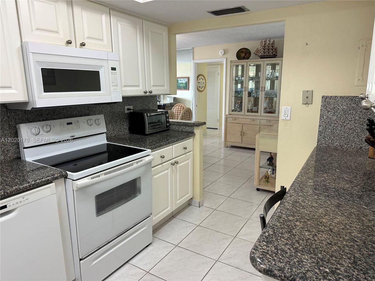 6039 Collins Ave, Unit 924, Miami Beach, FL 33140 Photo