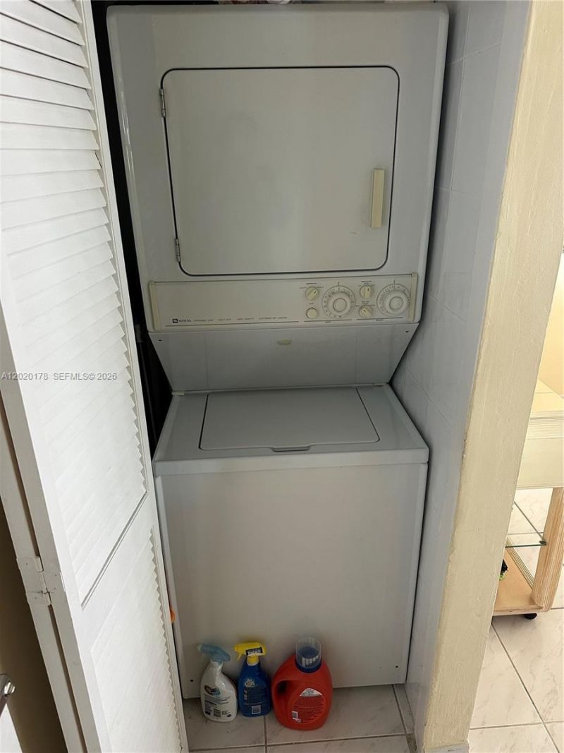 6039 Collins Ave, Unit 924, Miami Beach, FL 33140 Photo