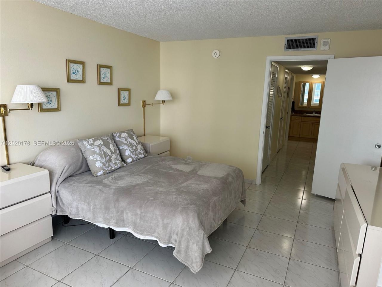 6039 Collins Ave, Unit 924, Miami Beach, FL 33140 Photo