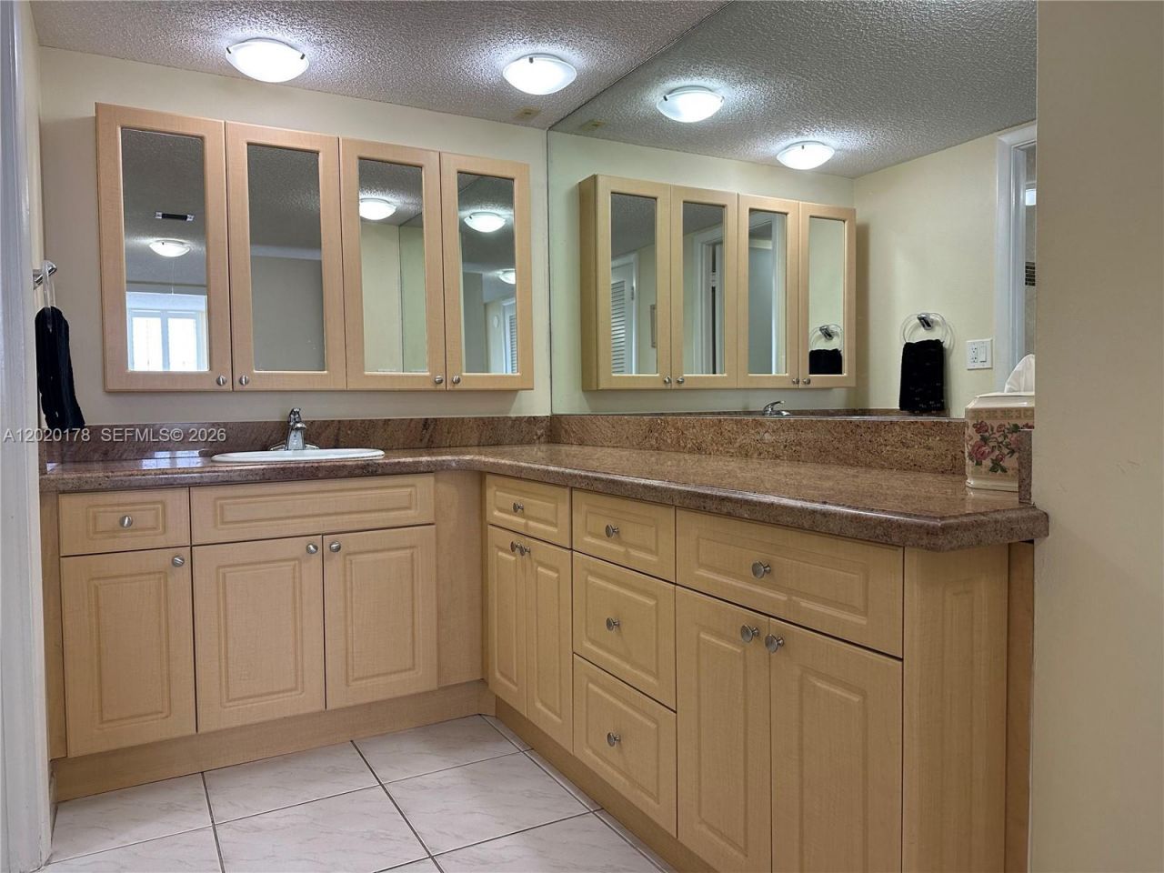 6039 Collins Ave, Unit 924, Miami Beach, FL 33140 Photo