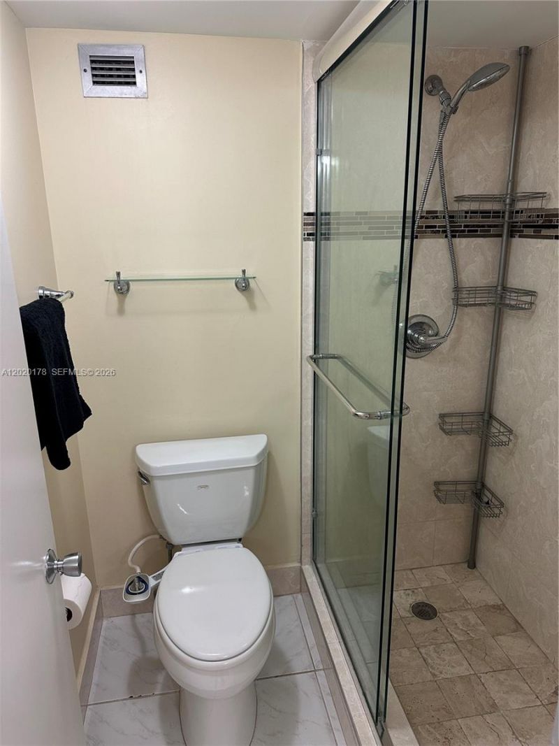 6039 Collins Ave, Unit 924, Miami Beach, FL 33140 Photo
