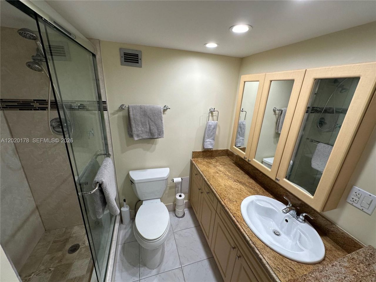 6039 Collins Ave, Unit 924, Miami Beach, FL 33140 Photo