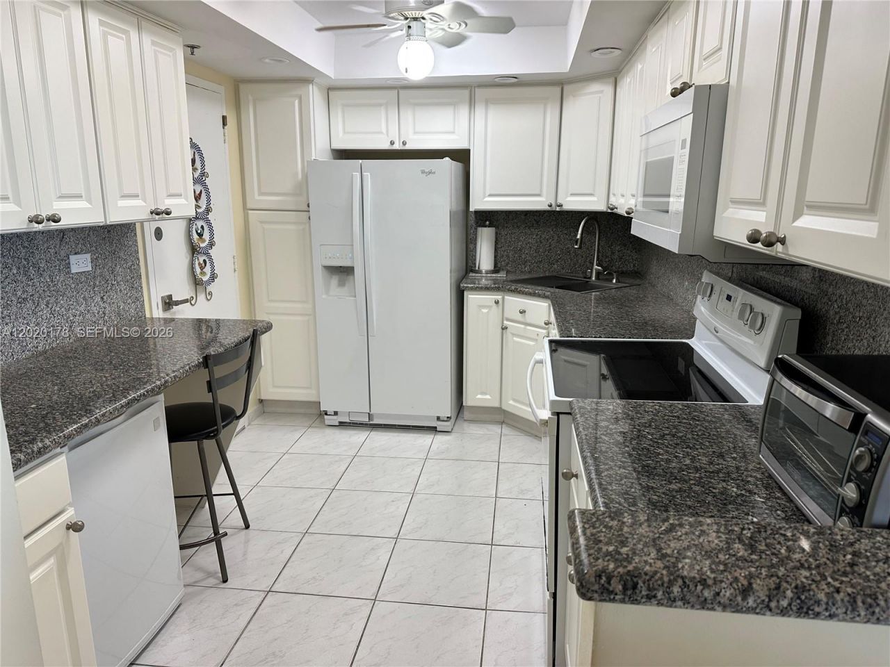 6039 Collins Ave, Unit 924, Miami Beach, FL 33140 Photo