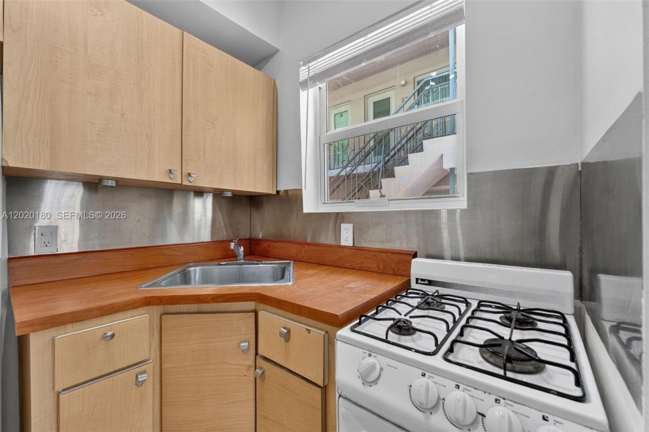 1027 Euclid Ave, Unit 8, Miami Beach, FL 33139 Photo