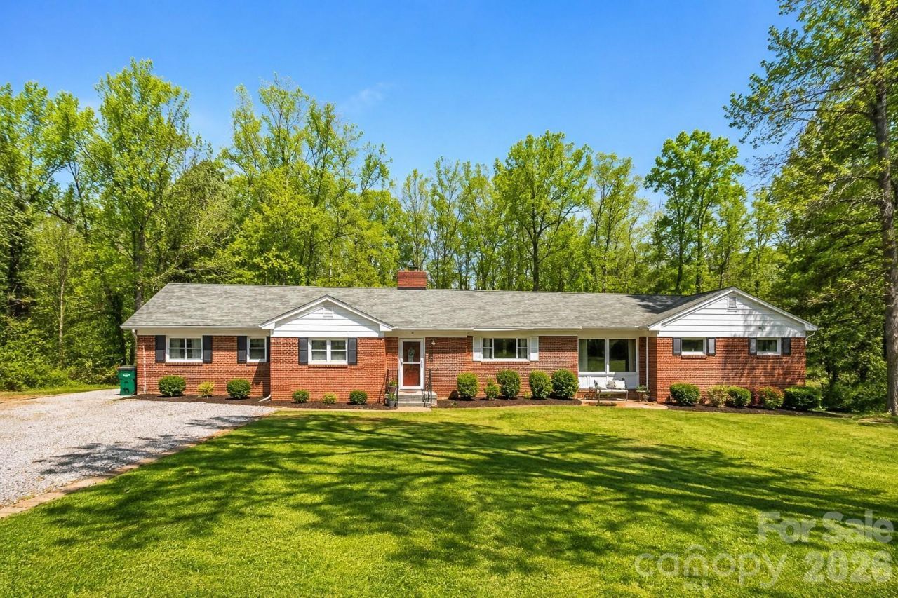 1207 Sunset Drive, Charlotte, NC 28216 Main Photo