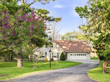 5208 N Hillcrest Drive, Clyde Twp, MI 48049