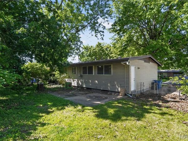 10236 Tanner Drive , St Louis, MO 63136
