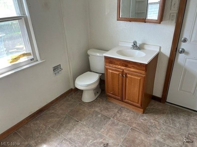 335 Oxford Avenue, Elyria, OH 44035 Photo 6