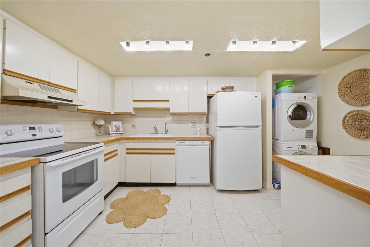 1 Key Capri, Unit 603W, Treasure Island, FL 33706 Photo