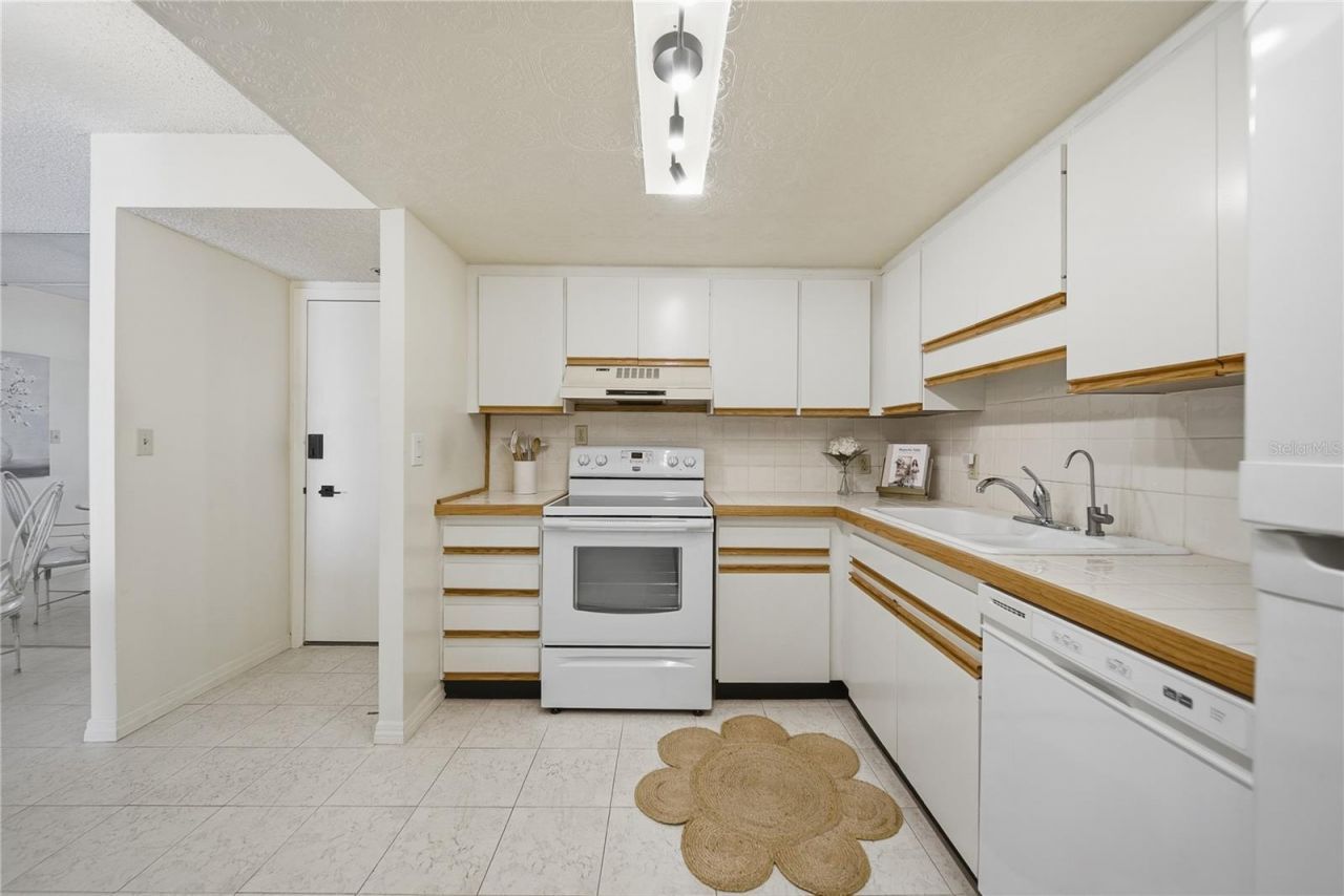 1 Key Capri, Unit 603W, Treasure Island, FL 33706 Photo