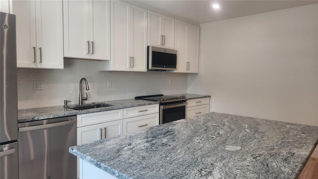 2117 5th Street, Unit Front Hous, Sarasota, FL 34237 Photo